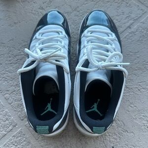 Jordan Black and White Sneakers Sleek Design